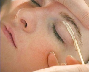 eyebrow-waxing-300x243.jpg